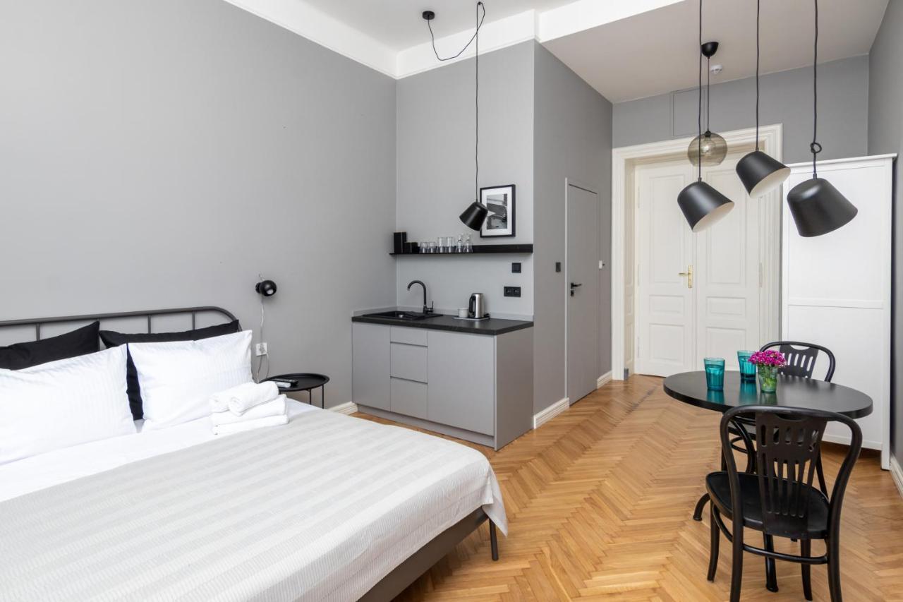 Barbacan Suites - Old Town Apartments - By Upstairs Krakkó Kültér fotó