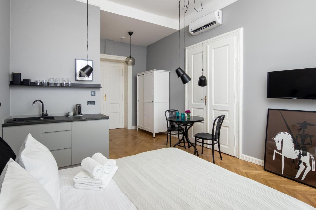 Barbacan Suites - Old Town Apartments - By Upstairs Krakkó Kültér fotó